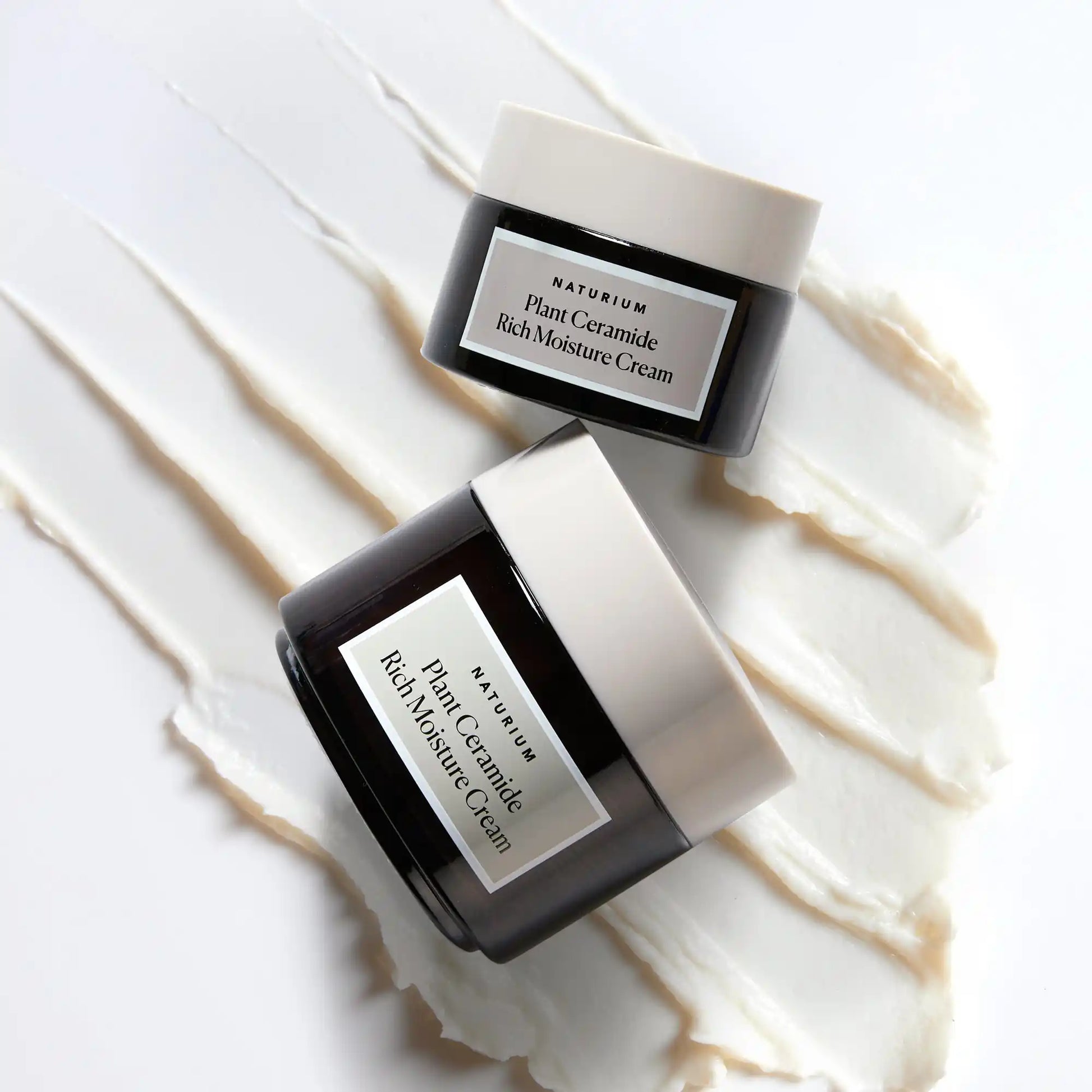 plant-ceramide-rich-moisture-cream-jumbo-g8 11_18_2021_Naturium0575-crop.webp