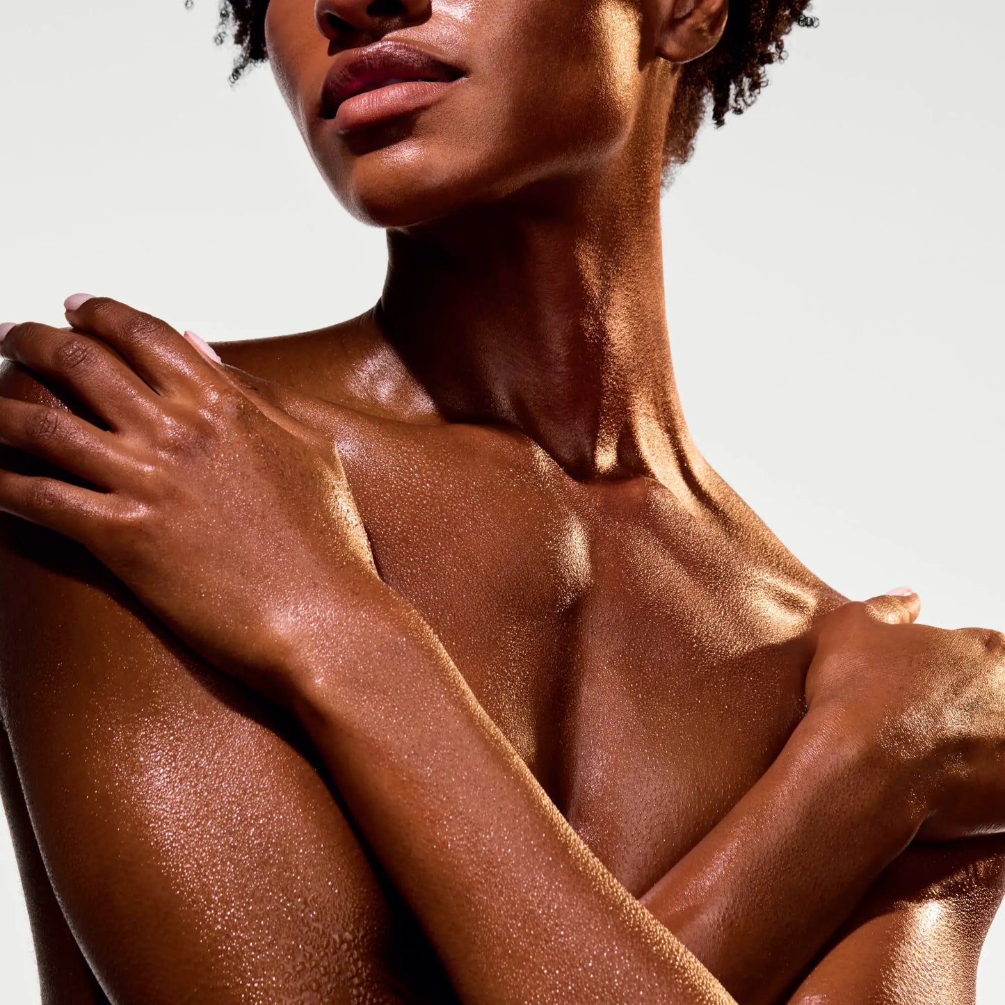 the-glow-getter-multi-oil-body-scrub-z3 NATR-40028-Alt-Image-The_Glow_Getter_Multi-Oil_Body_Scrub-06_1.webp